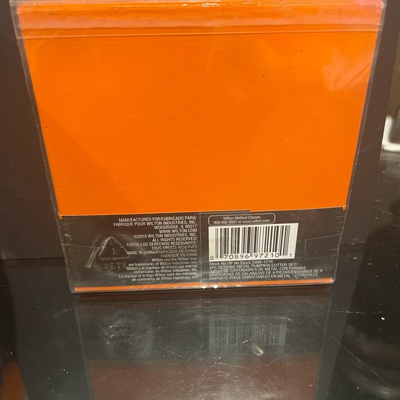 Wilton Halloween SET Cookie Cutter Set of 18, 3 Stencils, 4 Graduating Pumpkins! - Picture 9 of 9